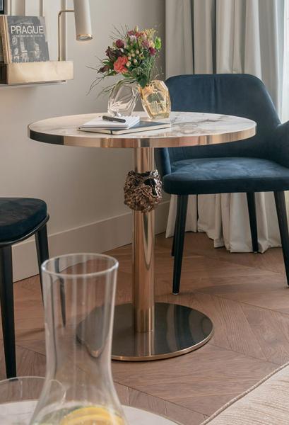 LION dining table